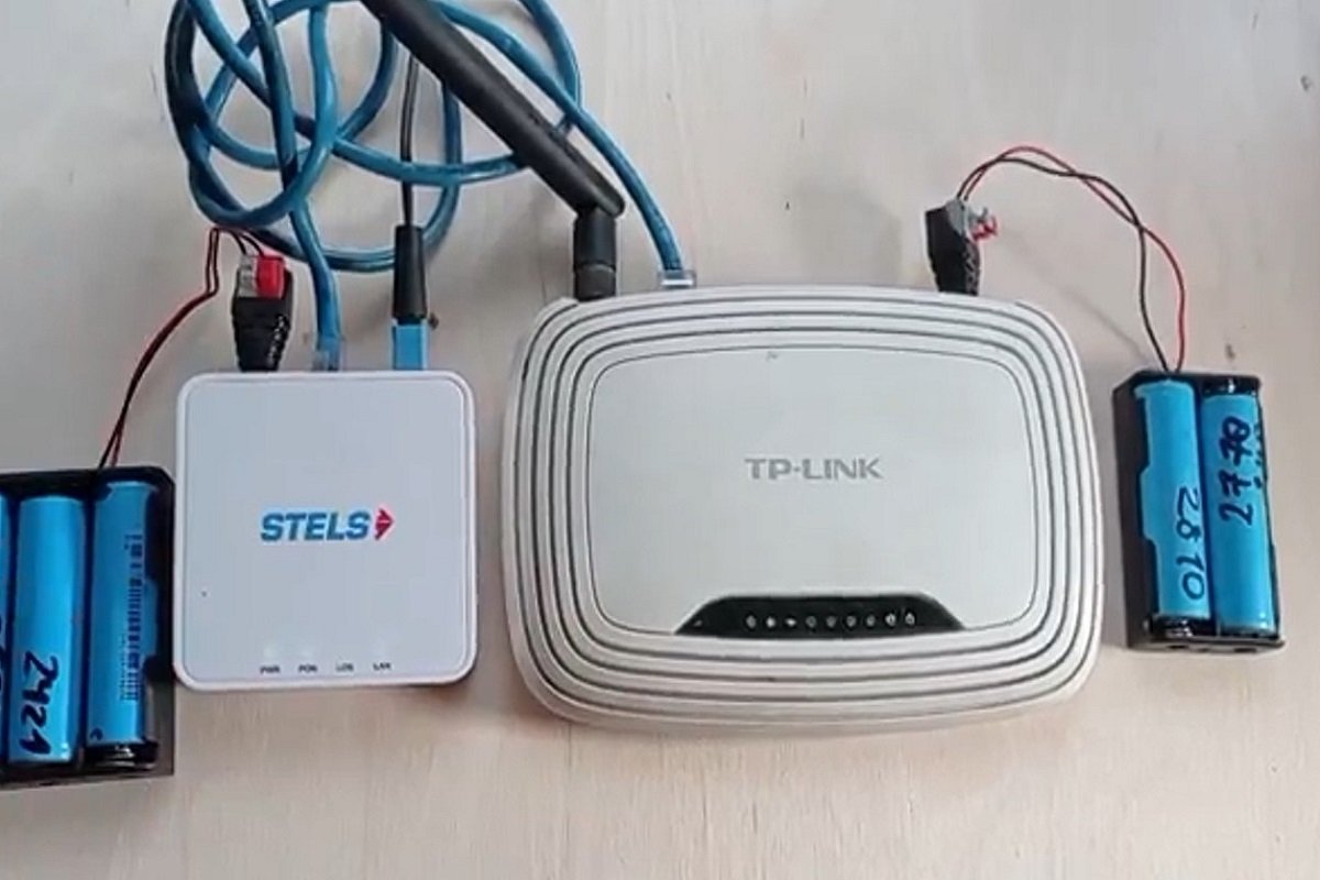 Акумулятори з'єднуються послідовно Акумулятори з'єднуються послідовно