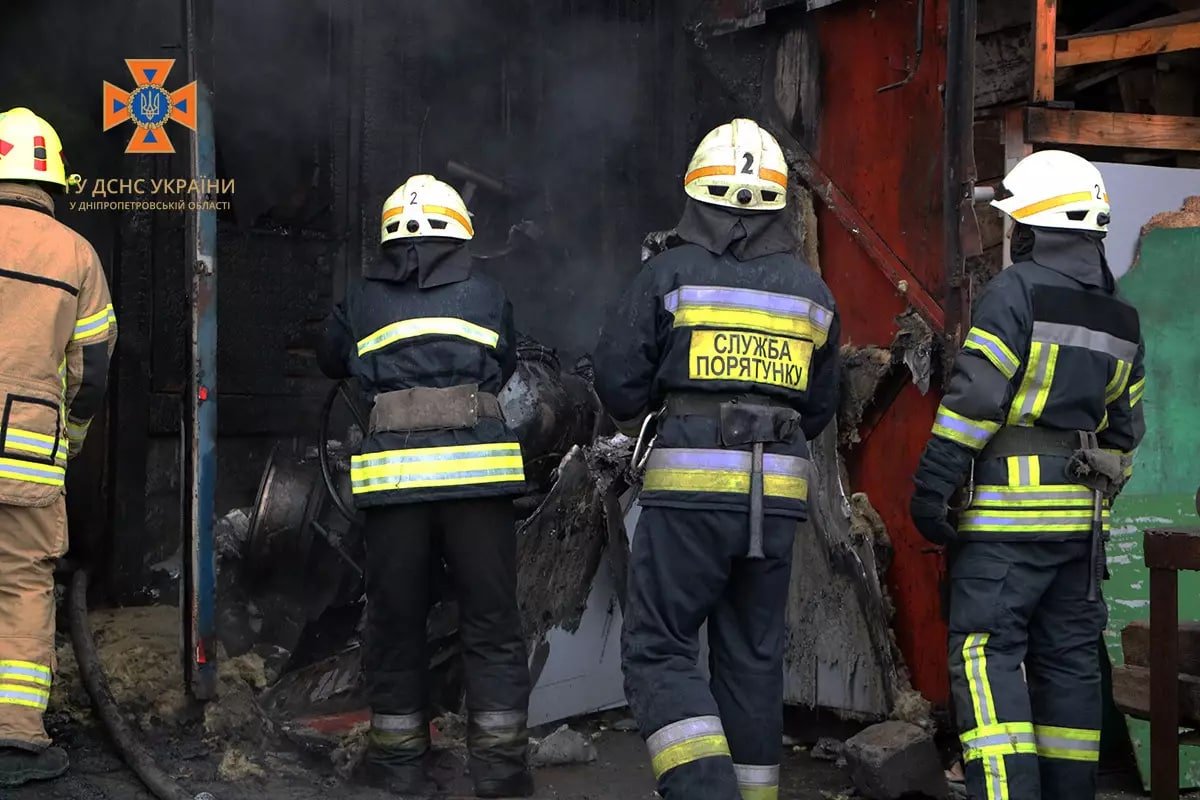 На місце прибули рятувальники На місце прибули рятувальники