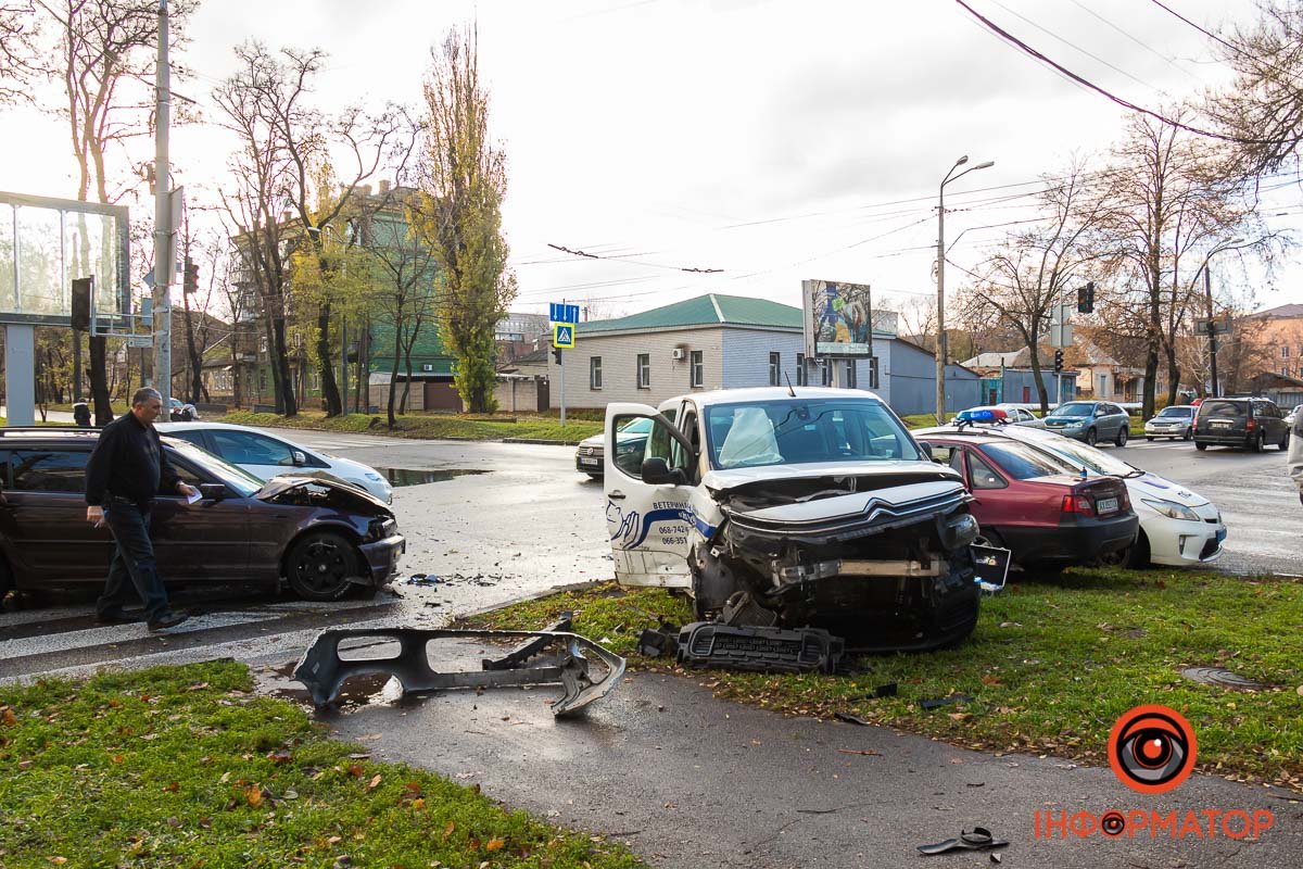 Наразі зайнята крайня смуга у напрямку вулиці Робочої Наразі зайнята крайня смуга у напрямку вулиці Робочої
