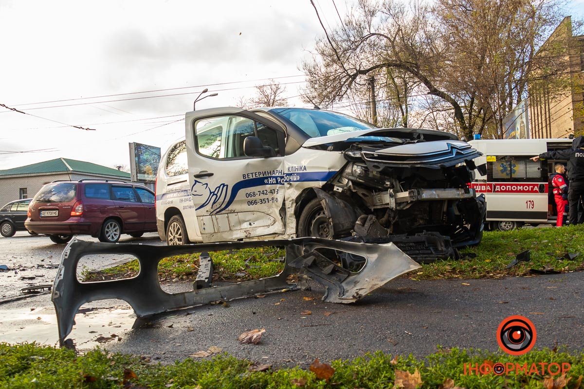 В наслідок зіткнення автівки зачепили BMW В наслідок зіткнення автівки зачепили BMW