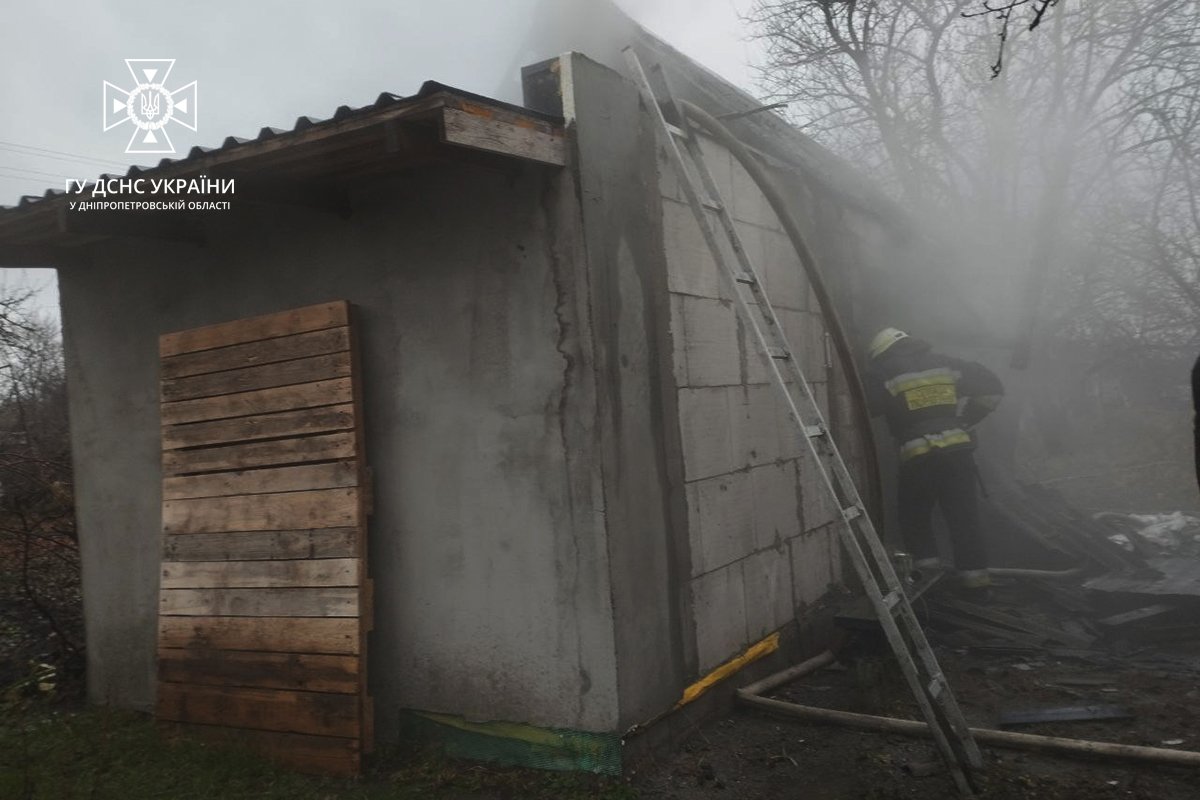 Там палав одноповерховий дачний будинок Там палав одноповерховий дачний будинок