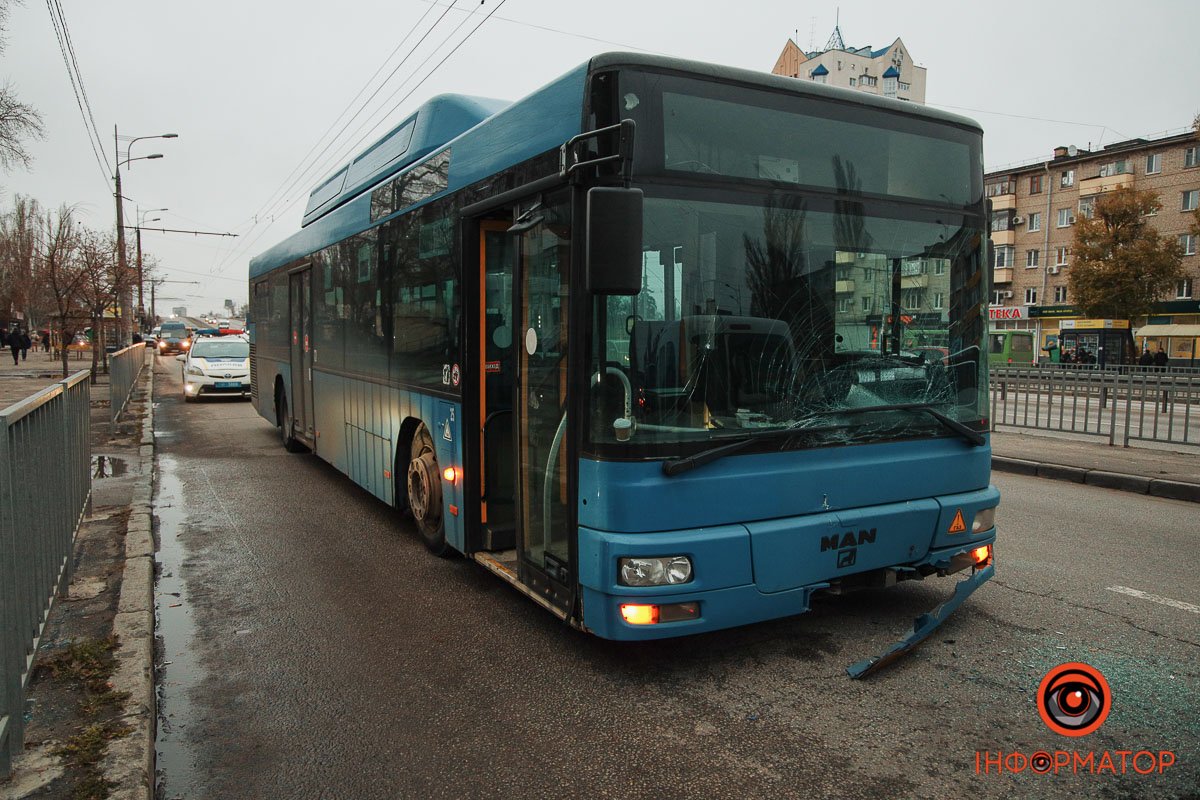 Водій автобуса не впорався з керуванням Водій автобуса не впорався з керуванням