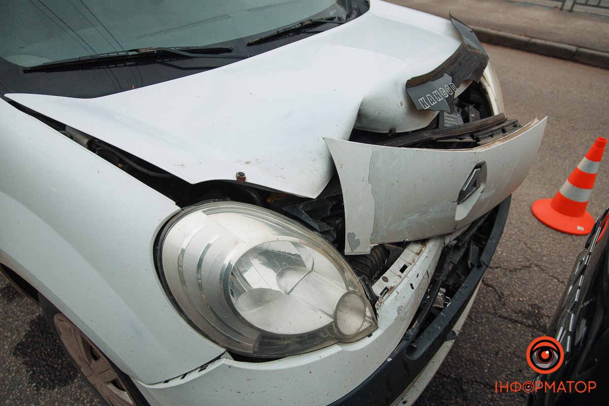 Пошкоджений бампер Пошкоджений бампер