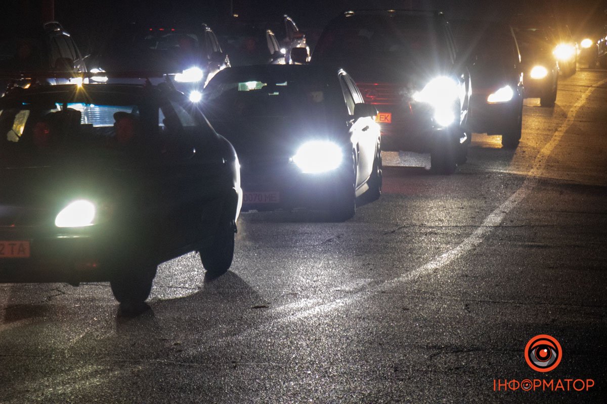 У світлі фар