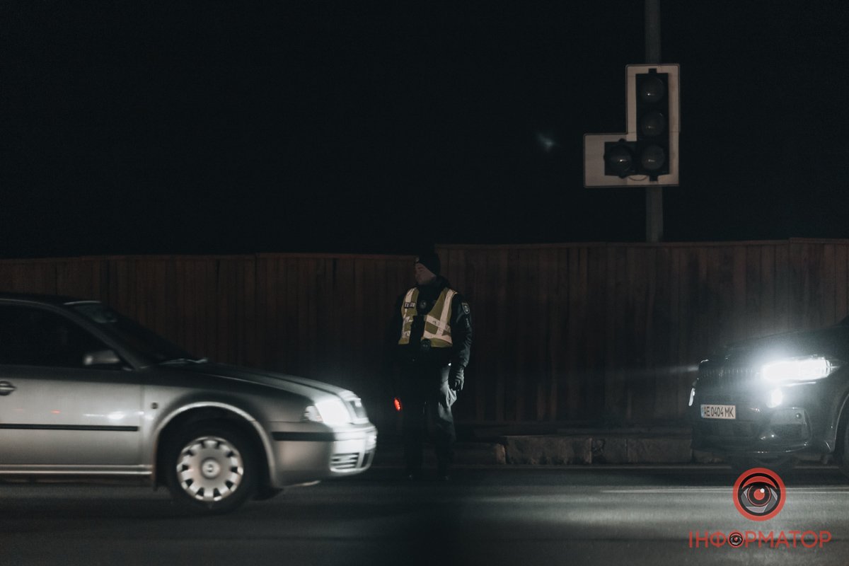 Регулювальник регулює рух