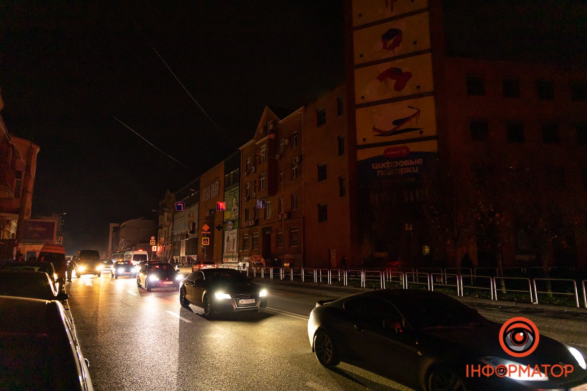 Темрява та світло фар