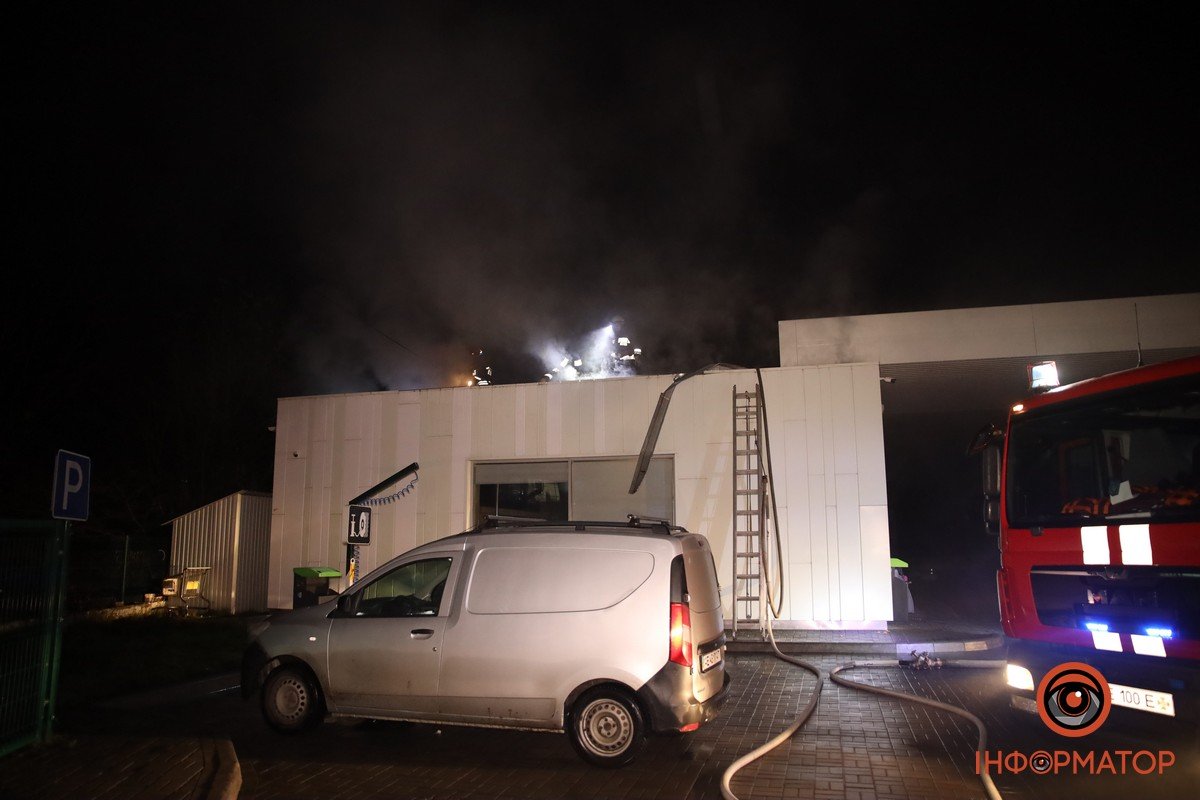 На місці працюють рятувальники