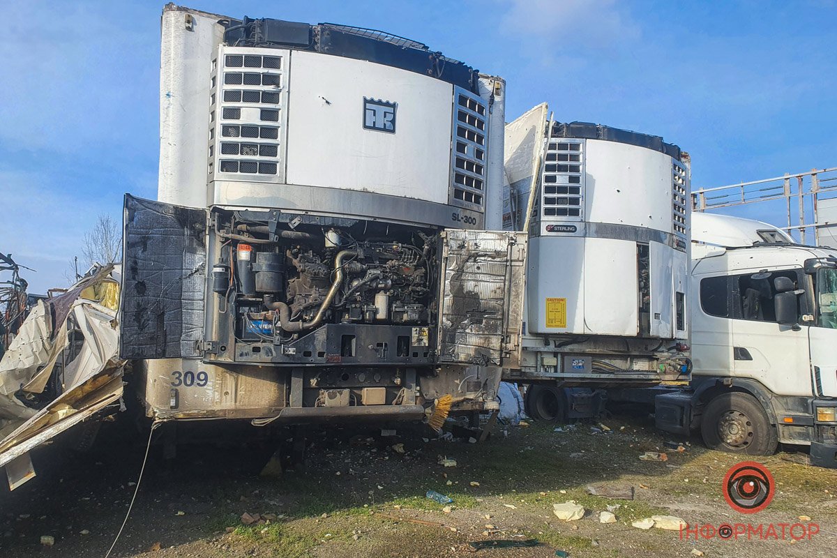 Ще пошкоджені вантажівки Ще пошкоджені вантажівки