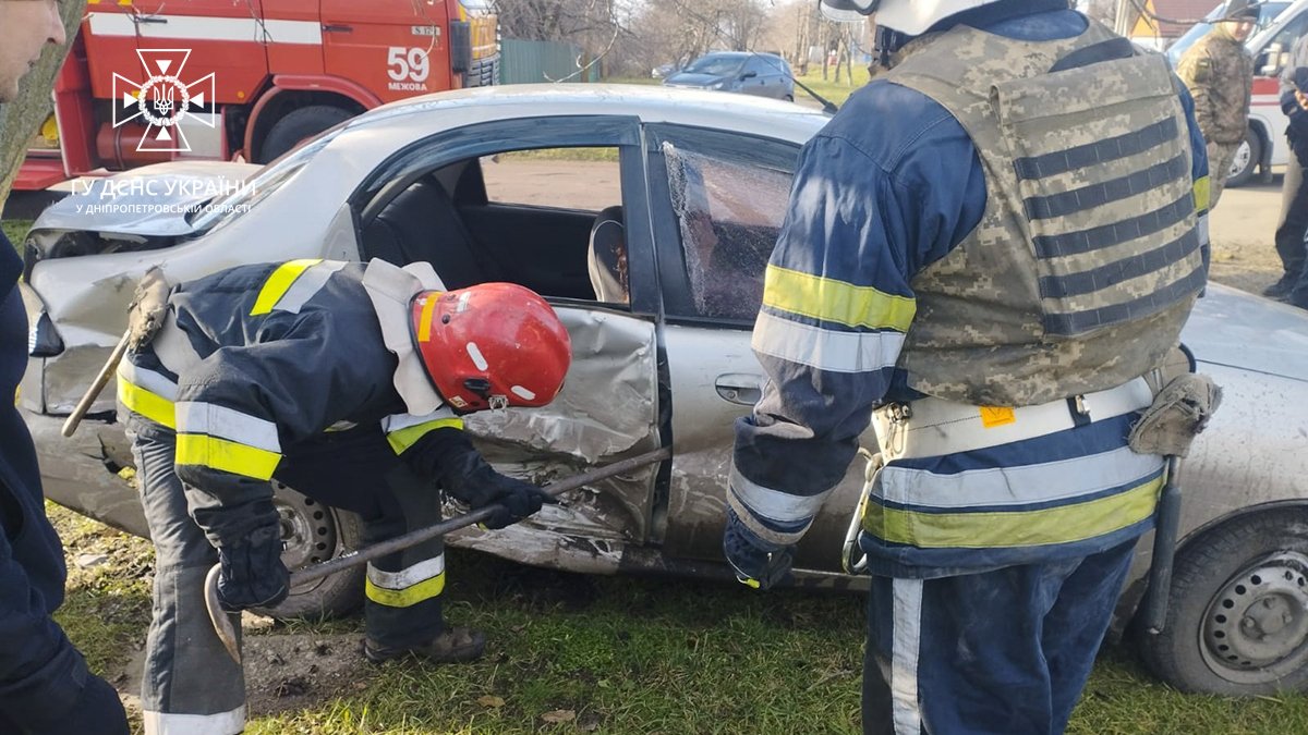 В Днепропетровской области столкнулись Daewoo и Ford: пострадали три человека