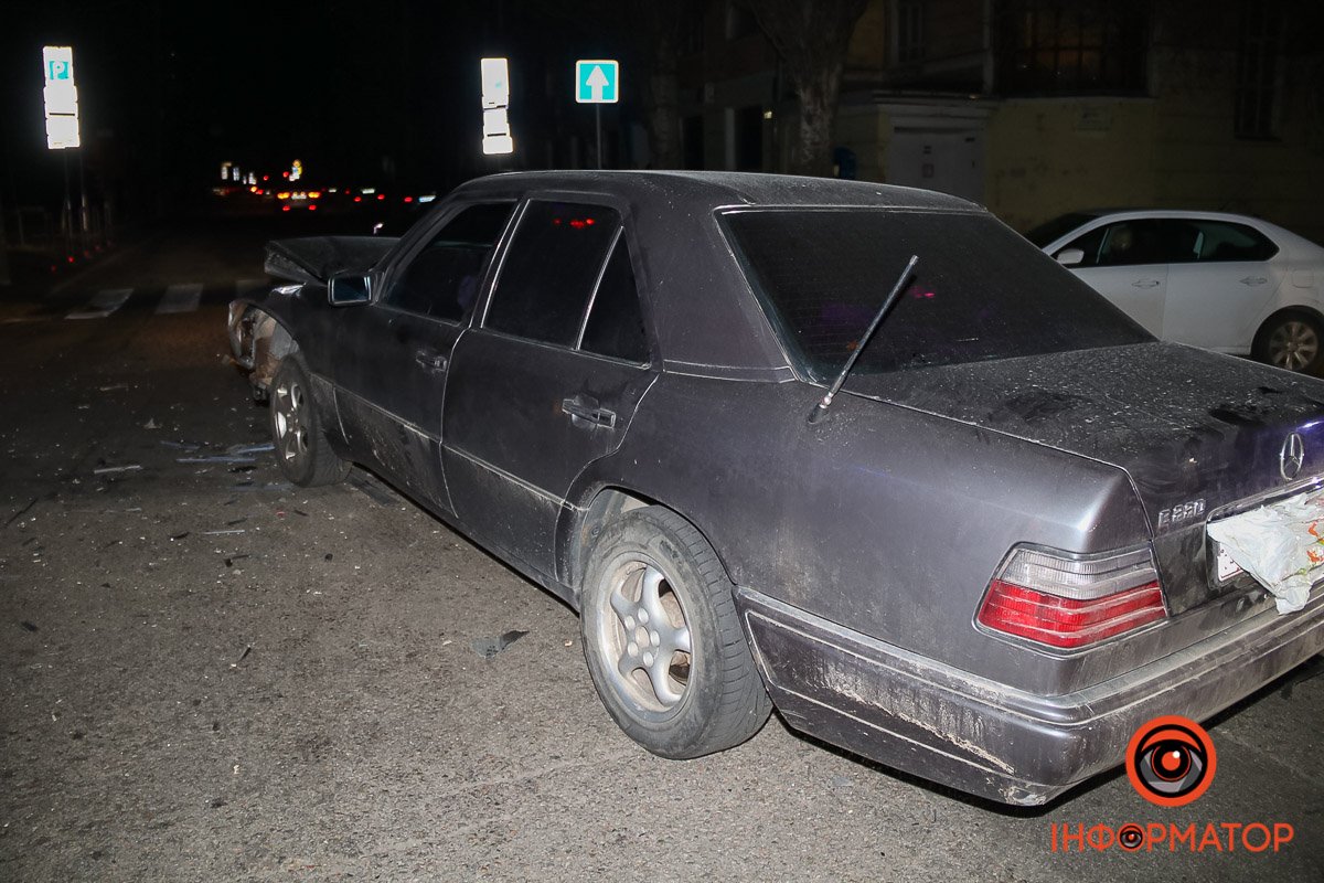 Тут зіштовхнулися Mercedes та Volkswagen