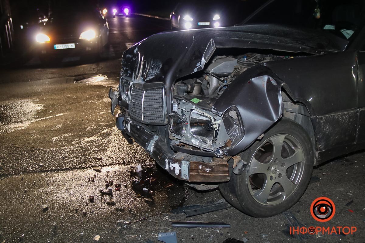 Mercedes їхав по Гончара та не пропустив його, через що й трапилася ДТП