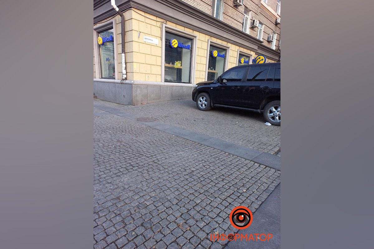 "Київстар" vs Vodafone vs Lifecell: чи можна у Дніпрі безкоштовно підзарядити телефон в магазинах операторів 1