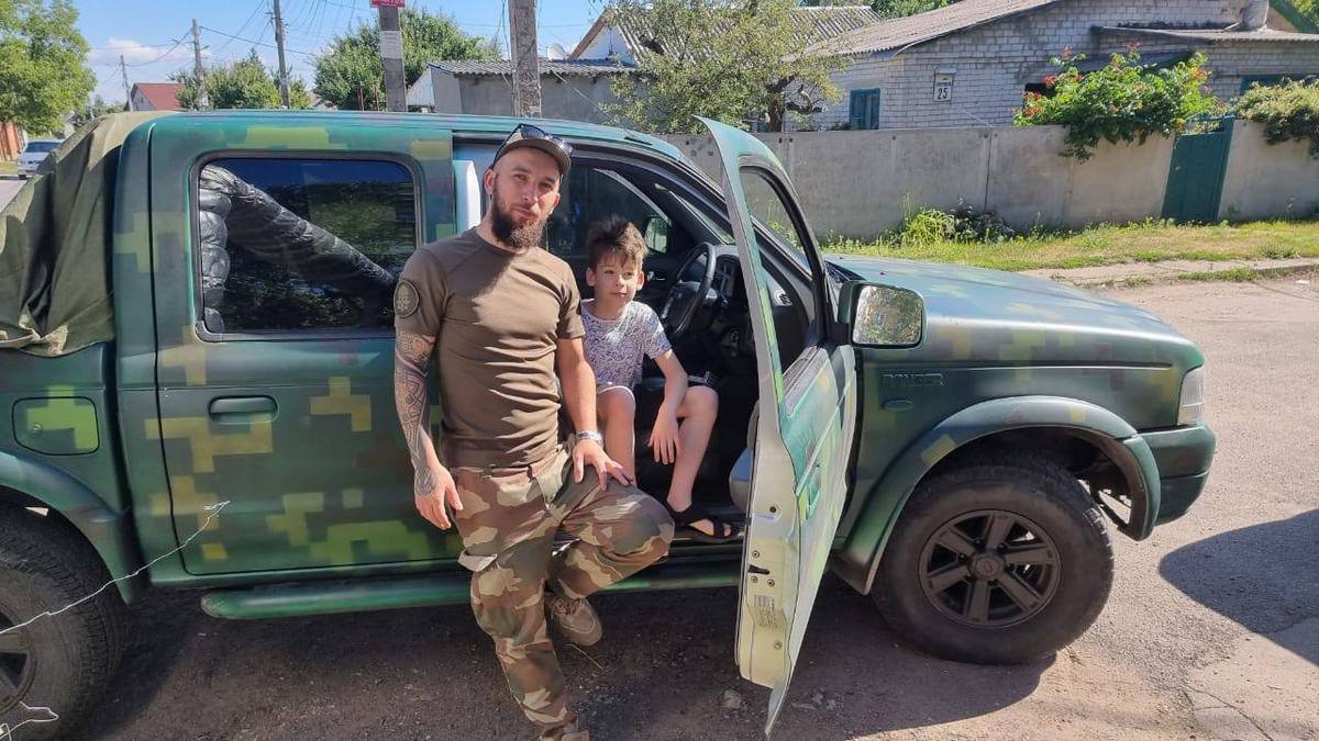 Дніпровський нацгвардієць разом із сином Дніпровський нацгвардієць разом із сином