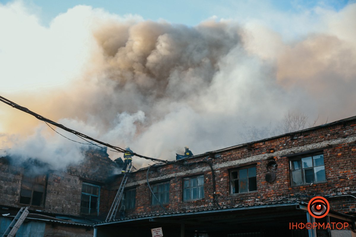 Ще триває Ще триває