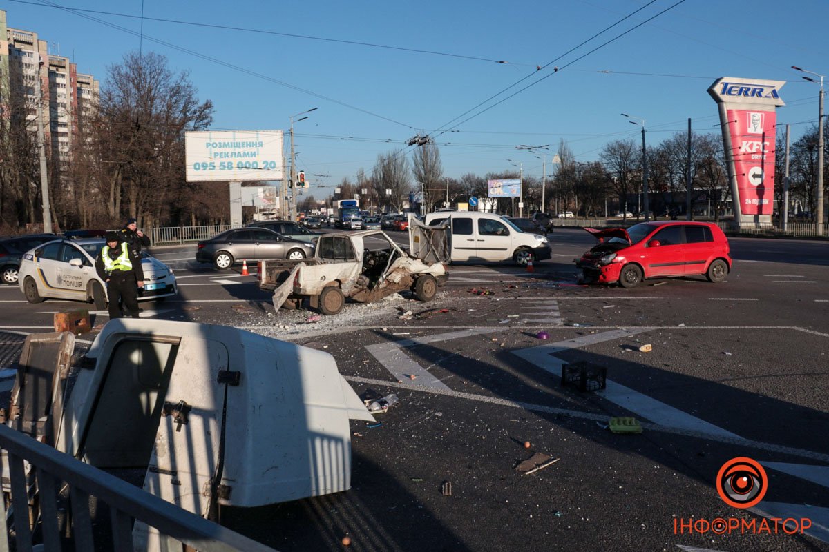 У Дніпрі на Запорізькому шосе зіштовхнулися ЗАЗ та Hyundai: постраждала дівчина