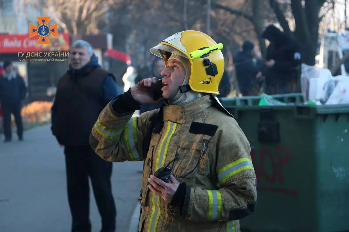 На Донецькому шосе горіла чотирикімнатна квартира на 4-ому поверсі 9-поверхового будинку