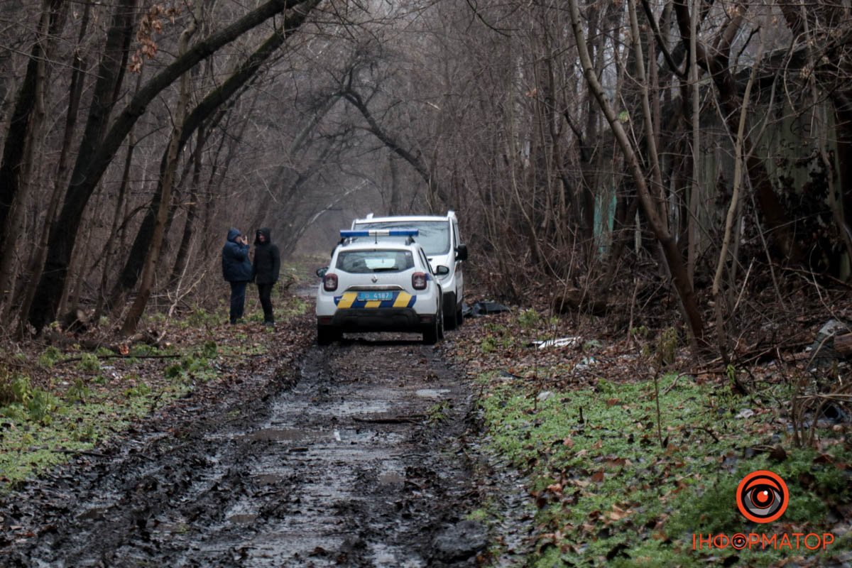 Тіло знайшли у посадці