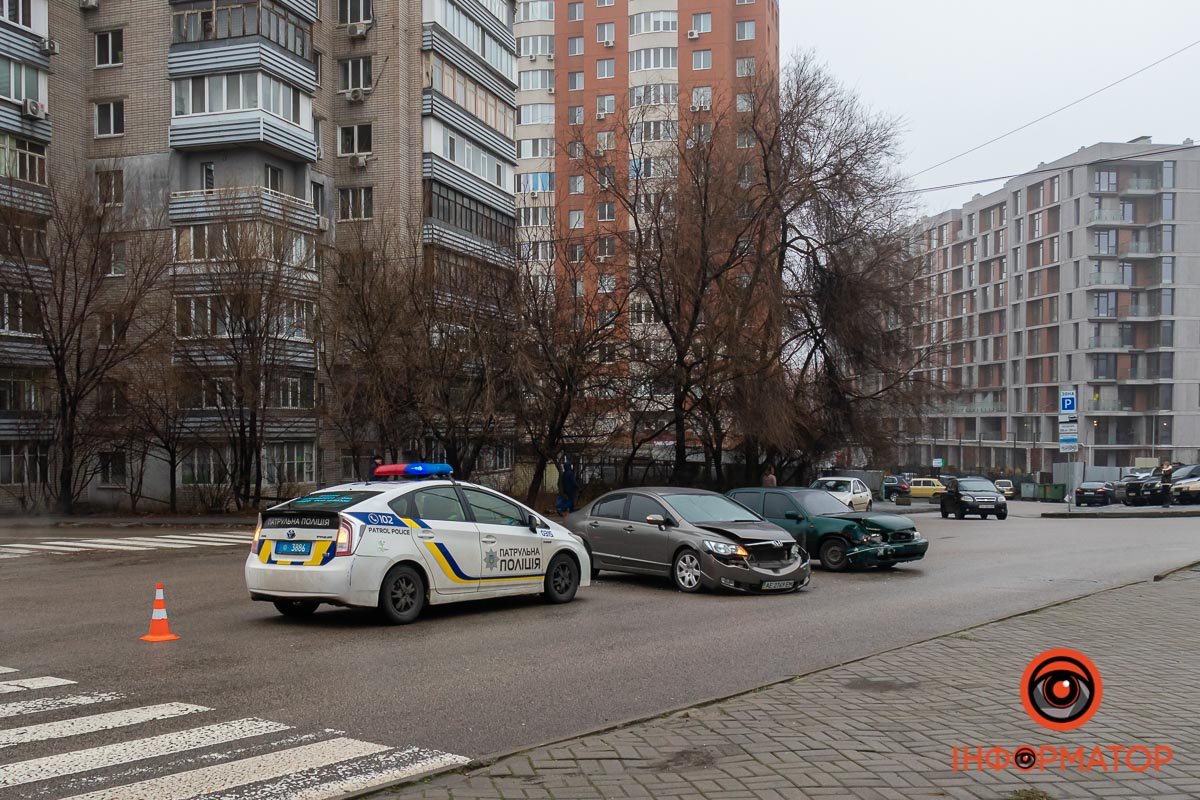 Зіштовхнулися Honda Civic та Daewoo Nexia Зіштовхнулися Honda Civic та Daewoo Nexia