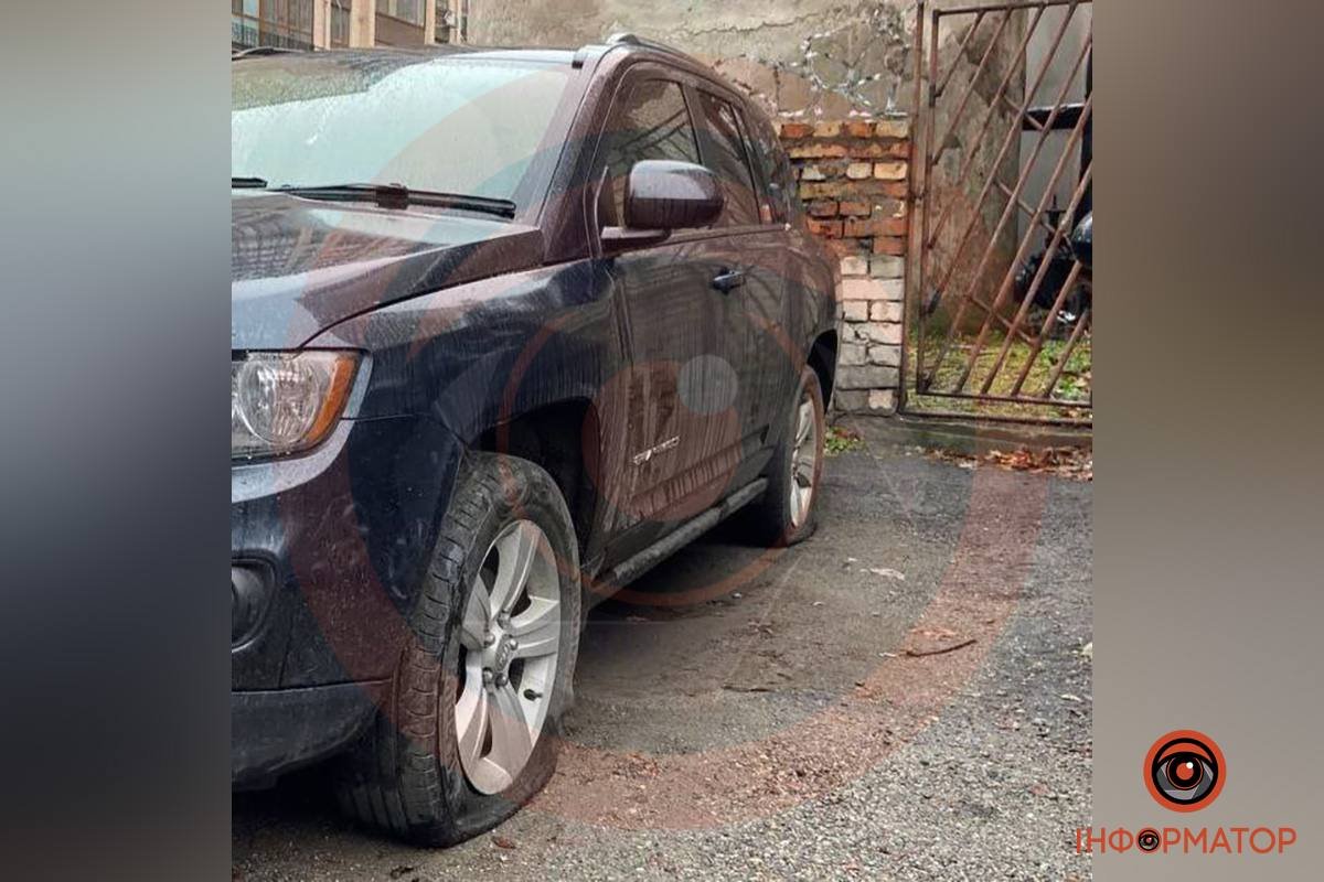 У п’ятницю, 9 грудня, у Дніпрі пошкодили 5 машин