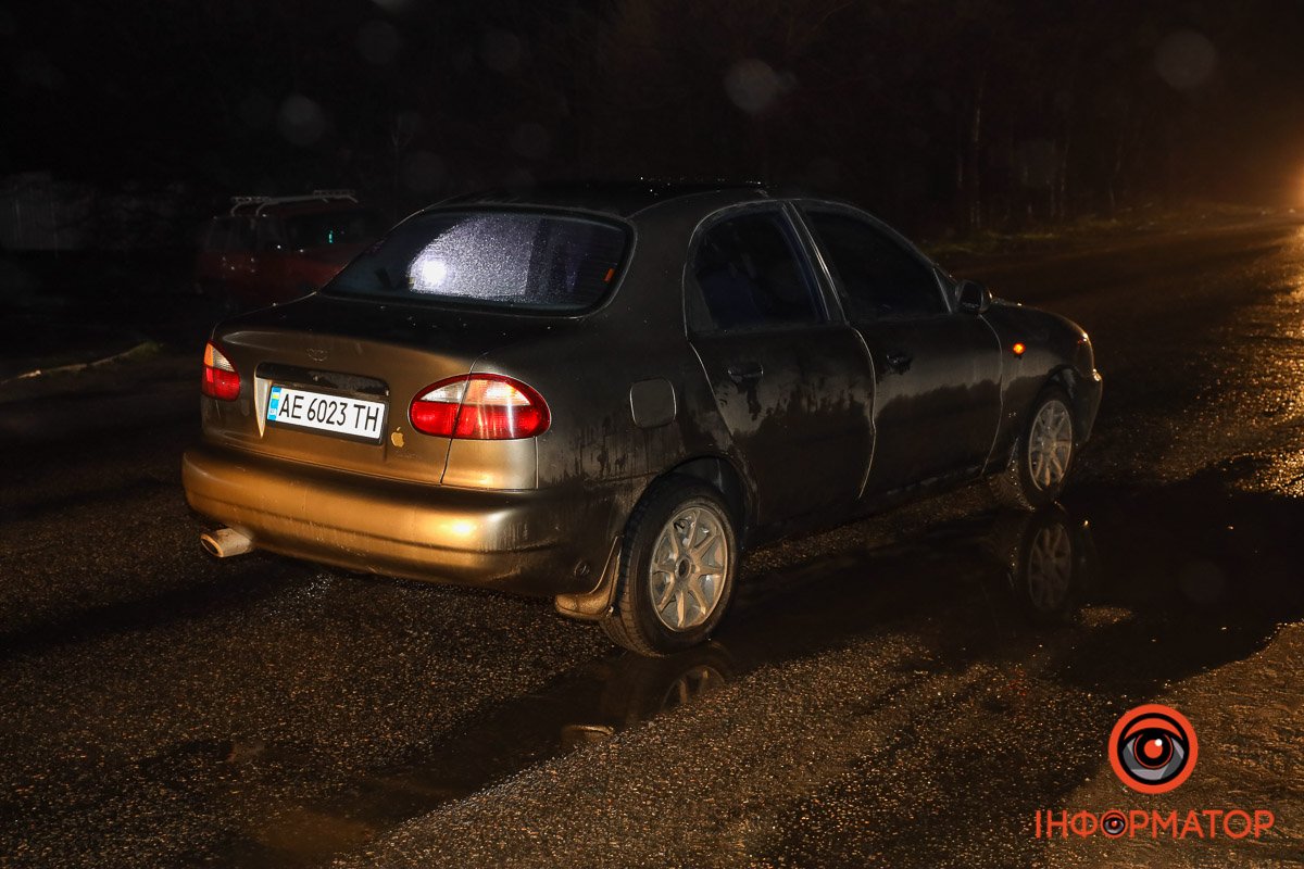 У п'ятницю, 9 грудня, у Дніпрі на вулиці Василя Сухомлинського сталася аварія У п'ятницю, 9 грудня, у Дніпрі на вулиці Василя Сухомлинського сталася аварія