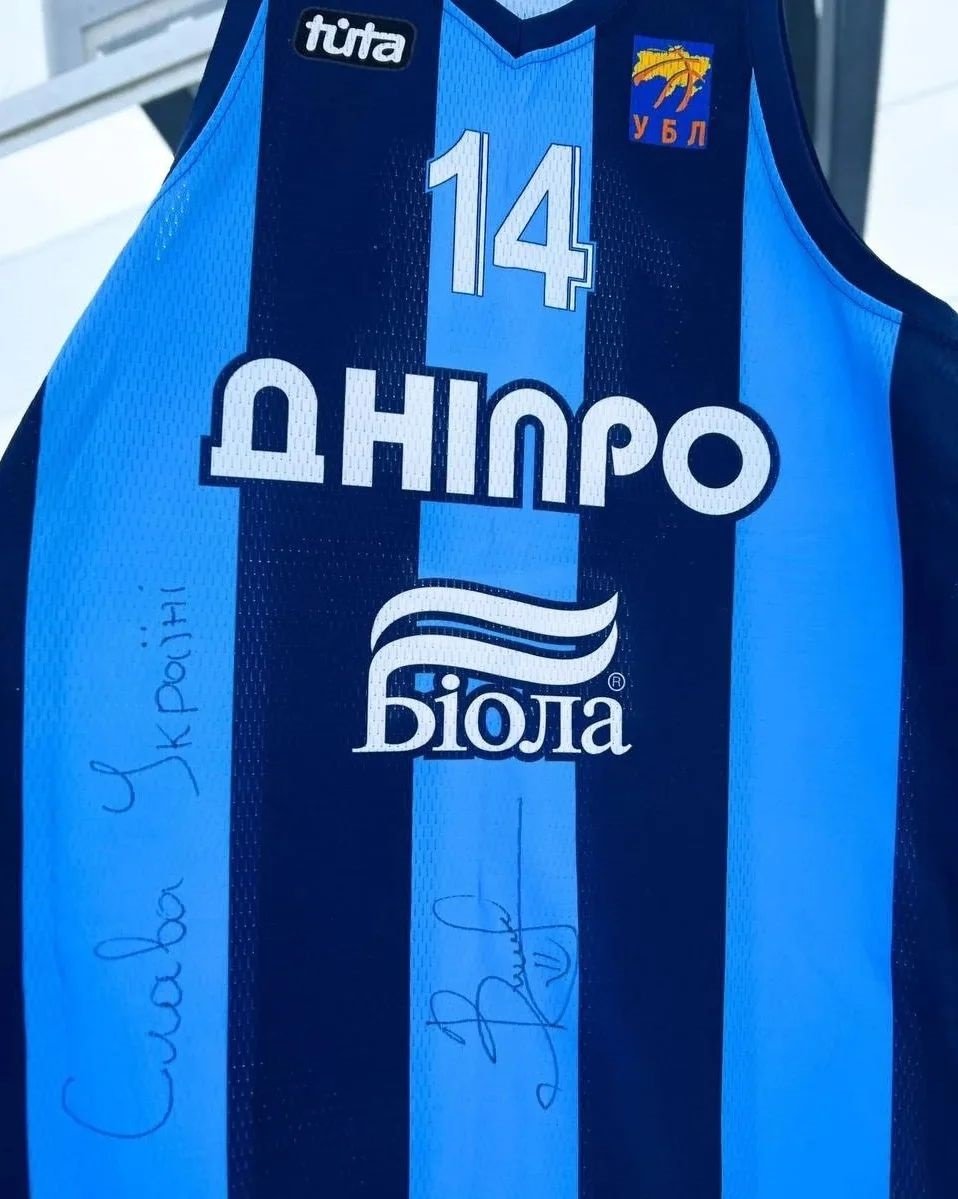 Розігрують майку