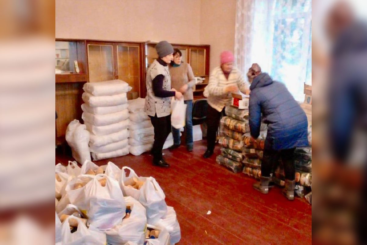 Після звільнення від російських окупантів люди повертаються у селища та села Після звільнення від російських окупантів люди повертаються у селища та села