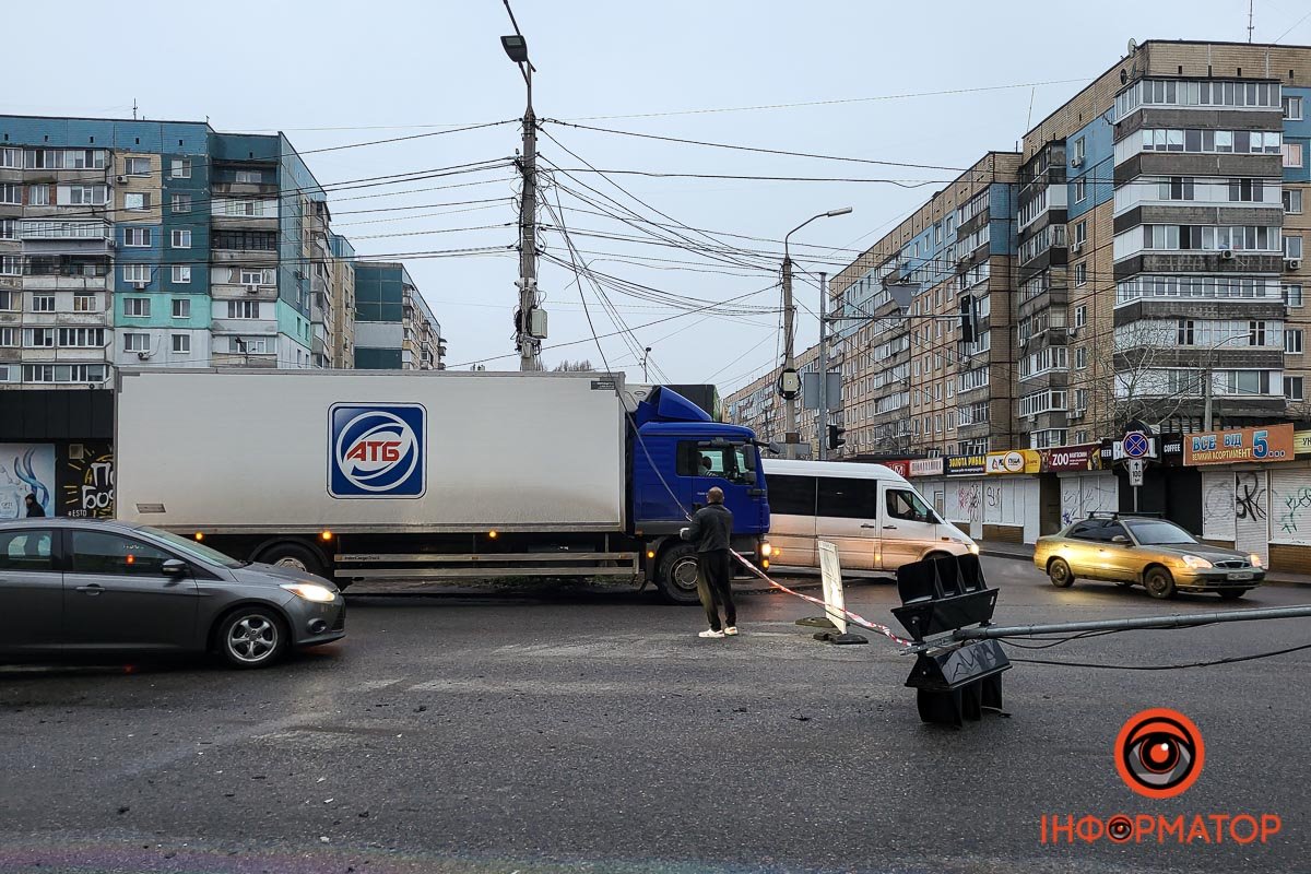 Рух ускладнено в обох напрямках Рух ускладнено в обох напрямках