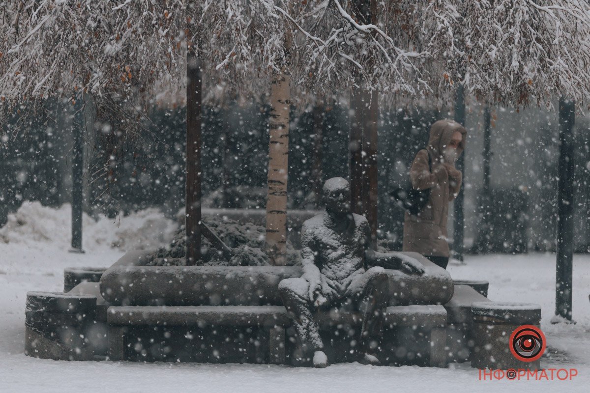  Сіре місто поринуло у новорічну атмосферу