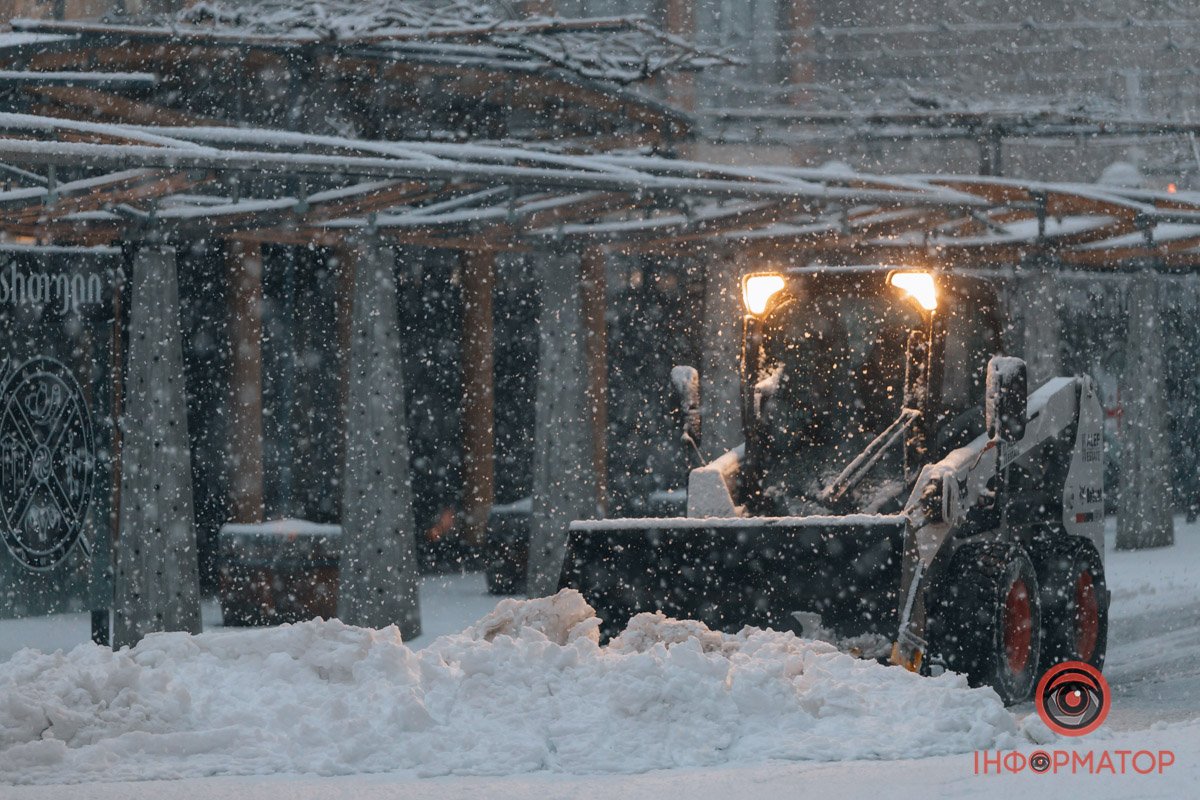 Сніг окутав дерева та вкрив дахи домівок