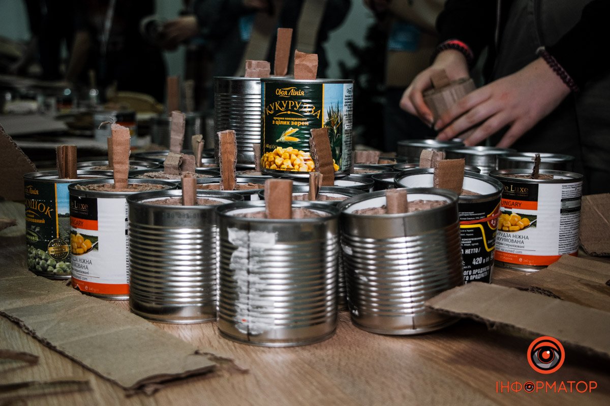 Волонтери зазначають, що для військових такий спосіб обігріву зручний та дуже мобільний Волонтери зазначають, що для військових такий спосіб обігріву зручний та дуже мобільний