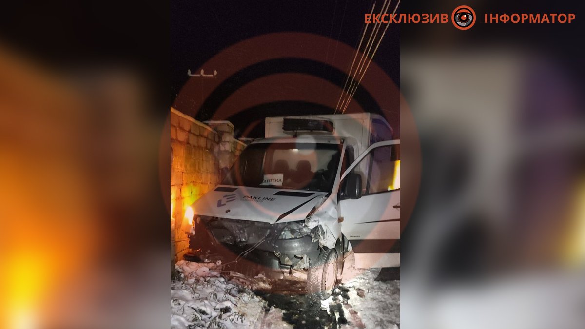 Зіткнулися Mercedes та ВАЗ Зіткнулися Mercedes та ВАЗ