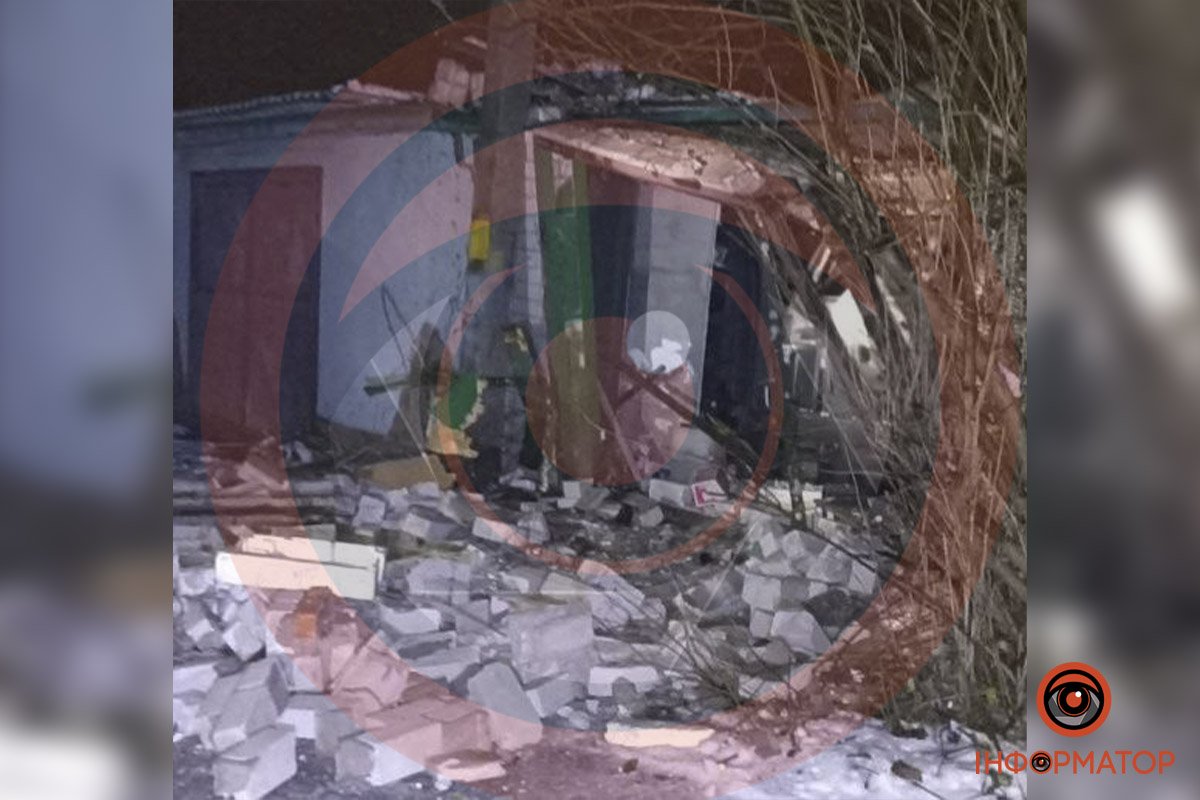 Вибухнула автівка у гаражі