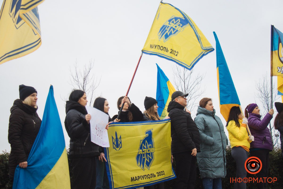До акції долучилися рідні, волонтери та небайдужі люди До акції долучилися рідні, волонтери та небайдужі люди