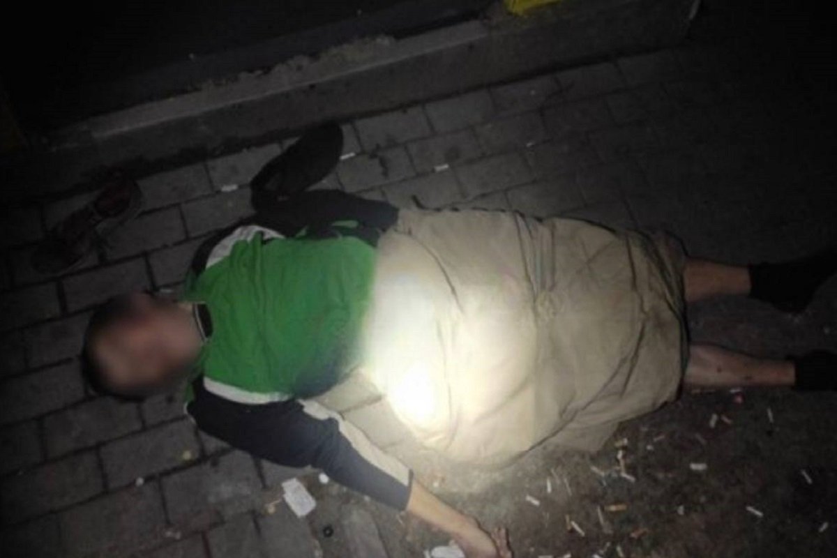 На зупинці громадського транспорту помер чоловік