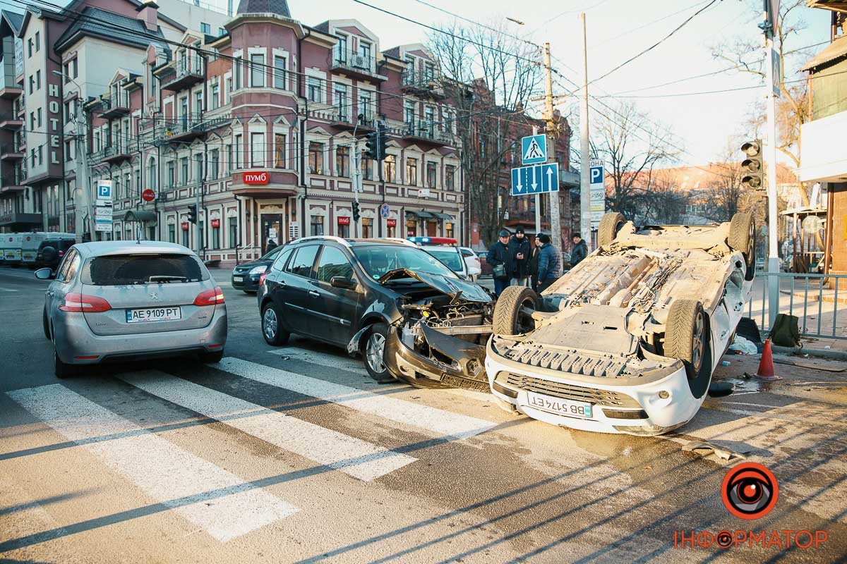 На місці працює поліція На місці працює поліція