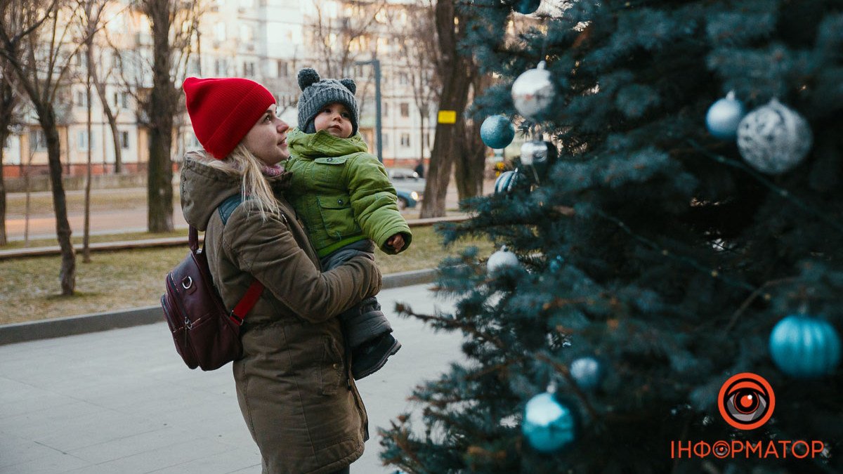 Мабуть, це його перший Новий Рік 