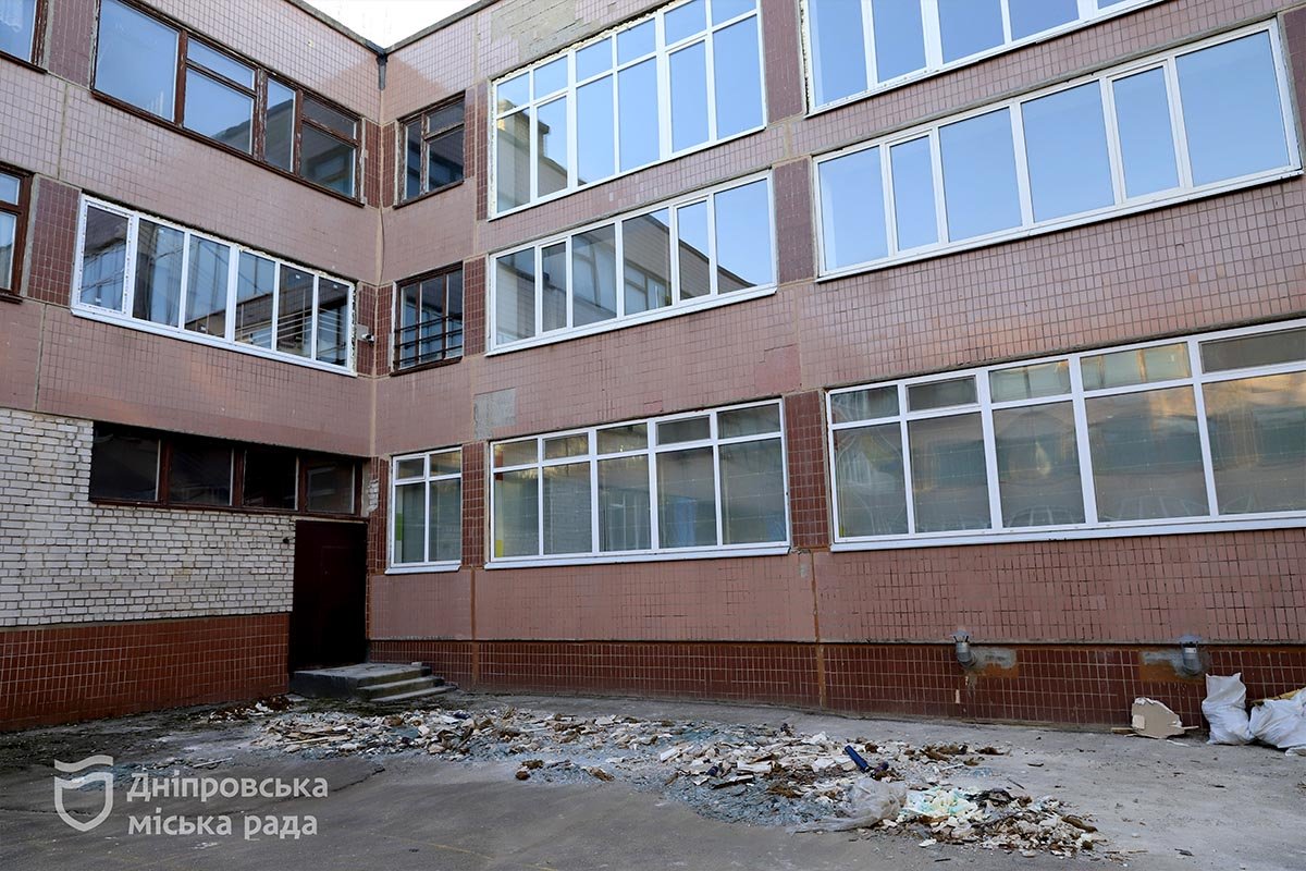 Дніпро продовжує відновлюватися після регулярних ракетних обстрілів