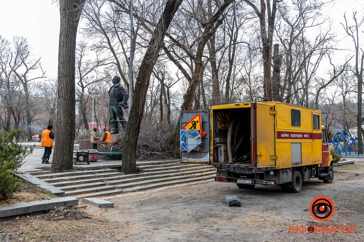 На місці працюють комунальники На місці працюють комунальники