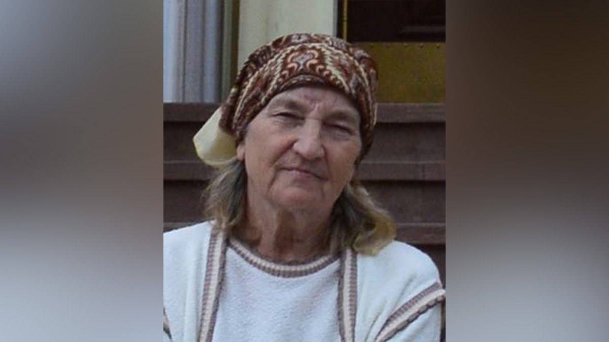 Ушла из дома и не вернулась: в Днепропетровской области разыскивают 75-летнюю женщину