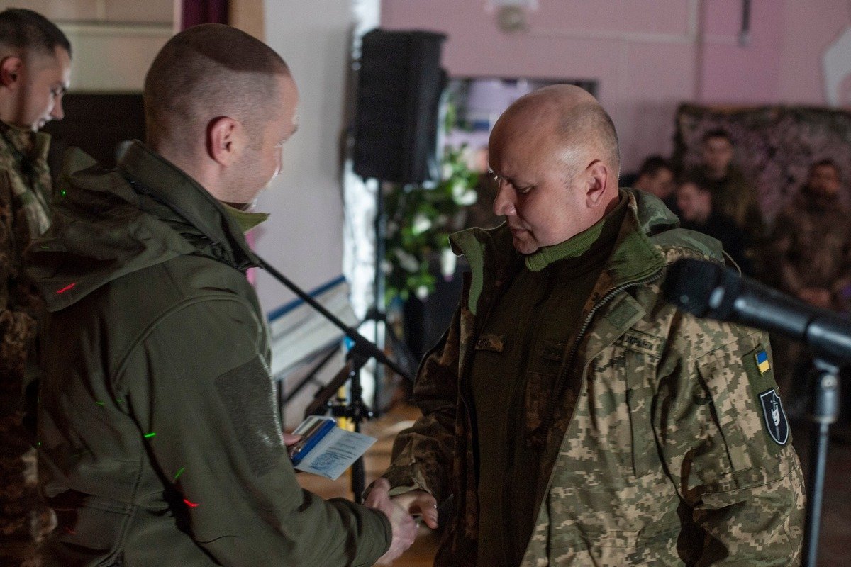 Вручення нагороди бійцям