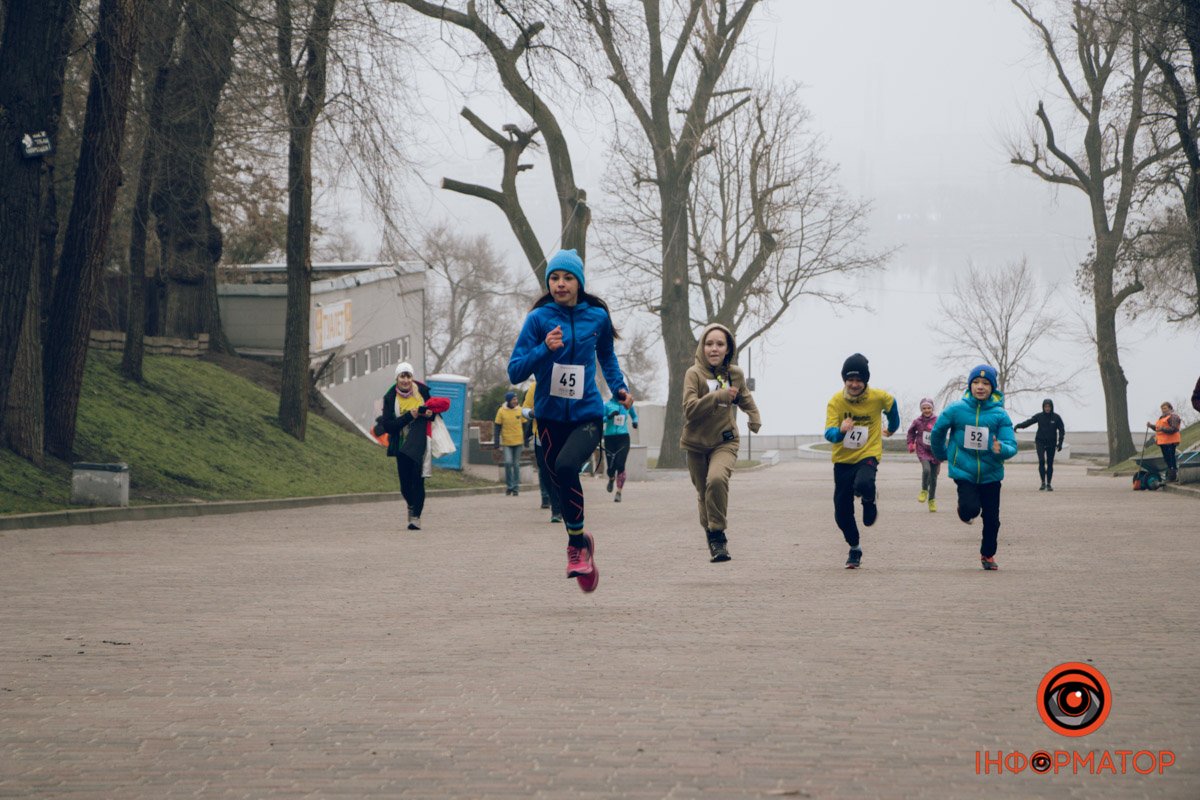 Усі дівчатка та хлопчики отримали солодощі Усі дівчатка та хлопчики отримали солодощі
