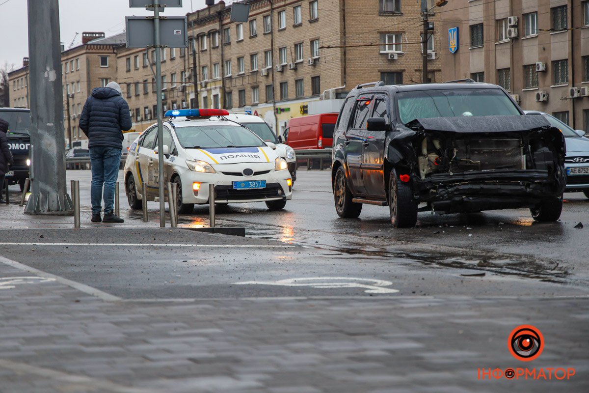 Керманич Honda їхав вулицею Богдана Хмельницького Керманич Honda їхав вулицею Богдана Хмельницького