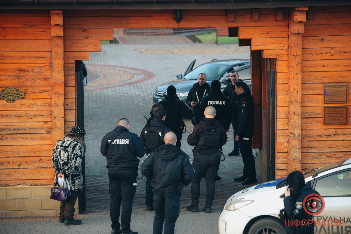 Автівку переслдувало близько 7 автівок патрульних Автівку переслдувало близько 7 автівок патрульних