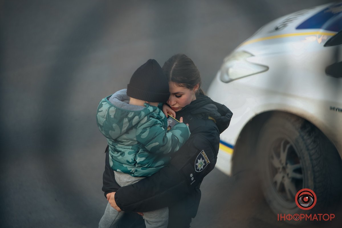 Поліцейськи зателефонували батьку хлопчика Поліцейськи зателефонували батьку хлопчика