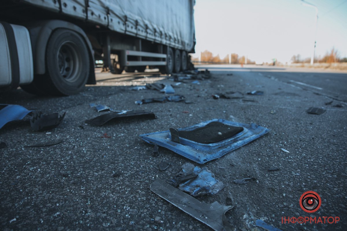 Уламки на дорозі