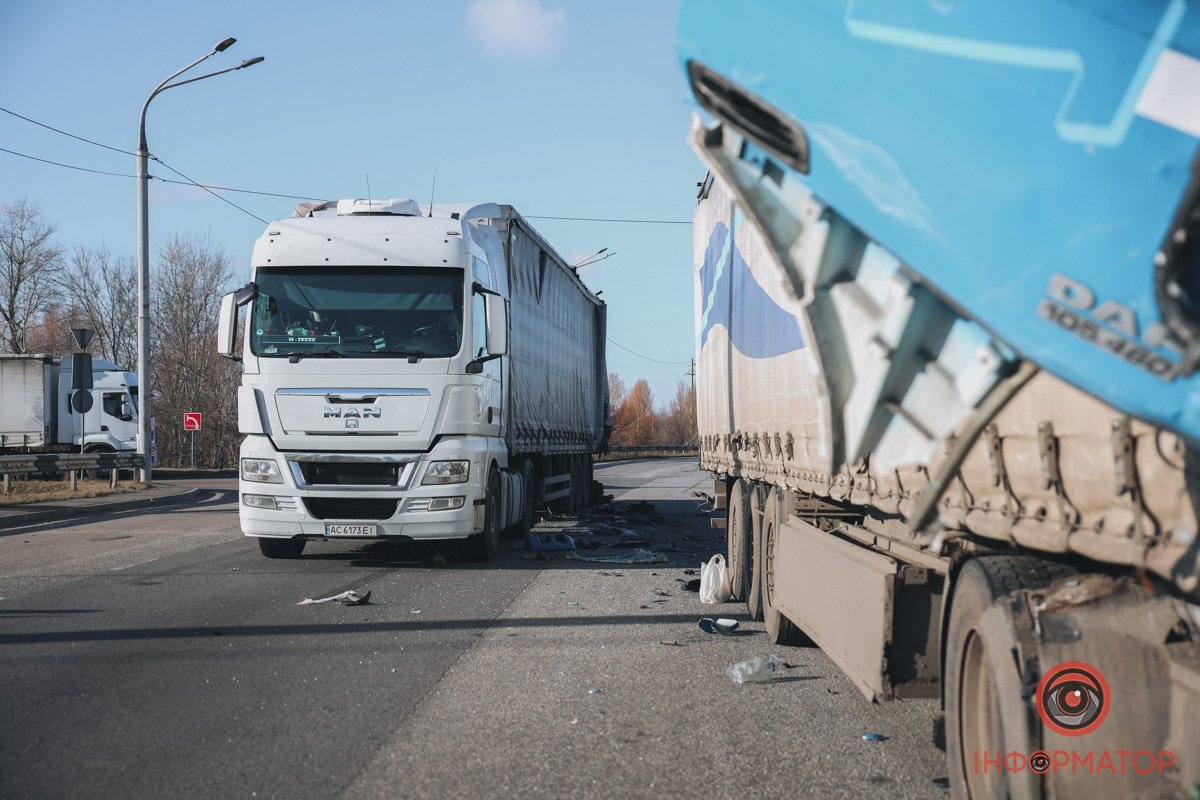 Вантажівки рухалися по Полтавському шосе в напрямку Донецького шосе