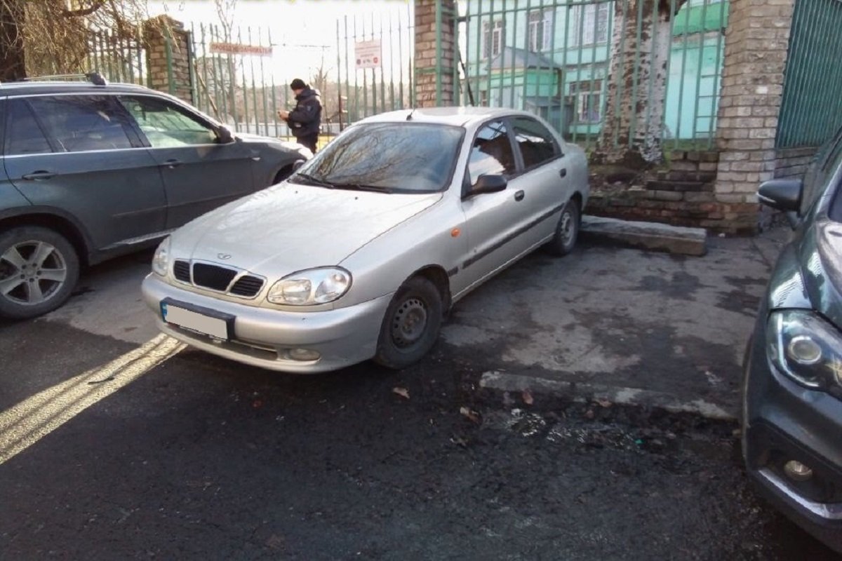 Із тротуарами як завжди Із тротуарами як завжди