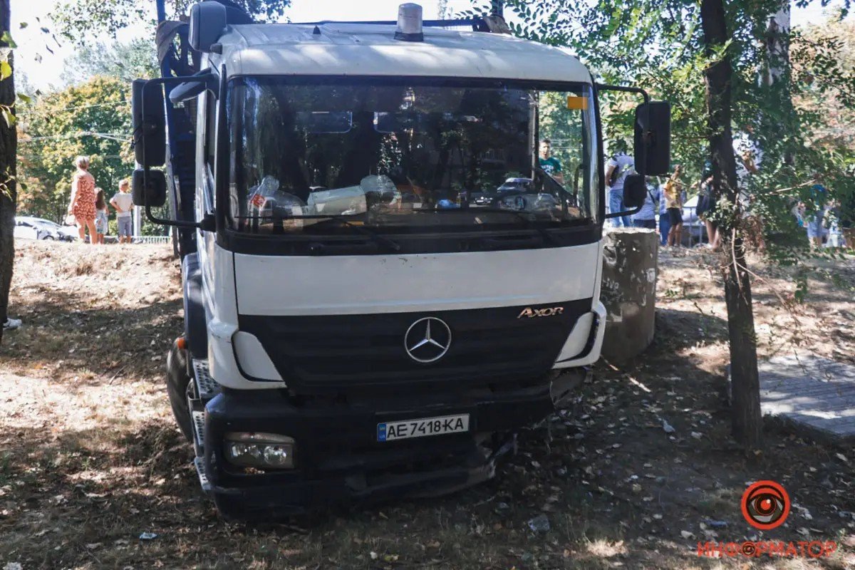 На Набережній Заводській зіткнулися Hyundai та маніпулятор: вирок суду На Набережній Заводській зіткнулися Hyundai та маніпулятор: вирок суду