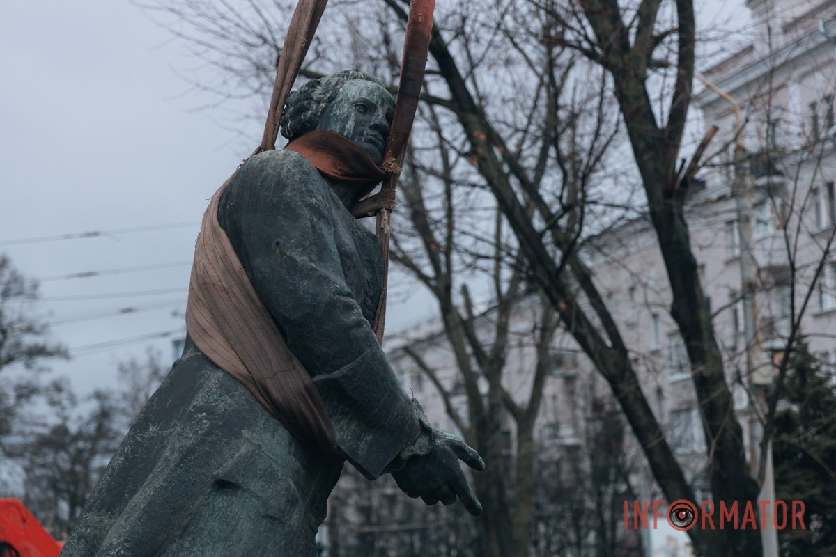 Це останній пам’ятник, який знесли згідно з рішенням №1055 Дніпровської міської ради