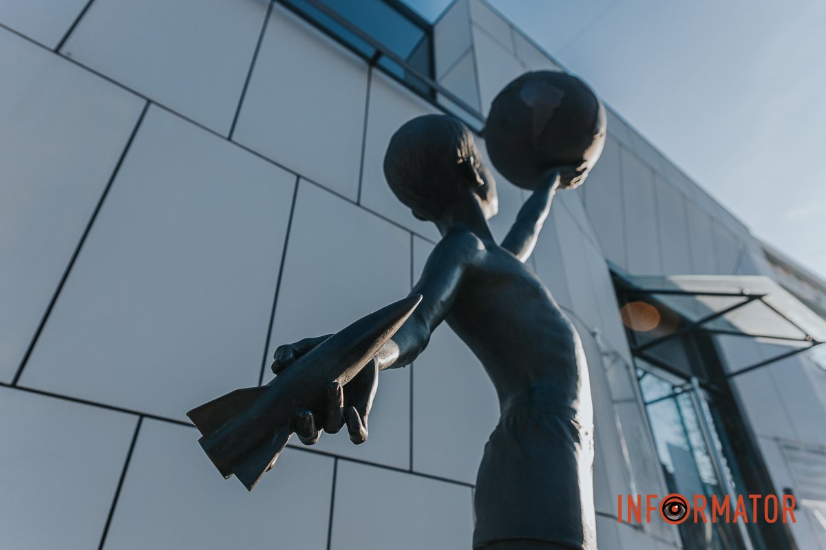 Доторкнутися до Землі